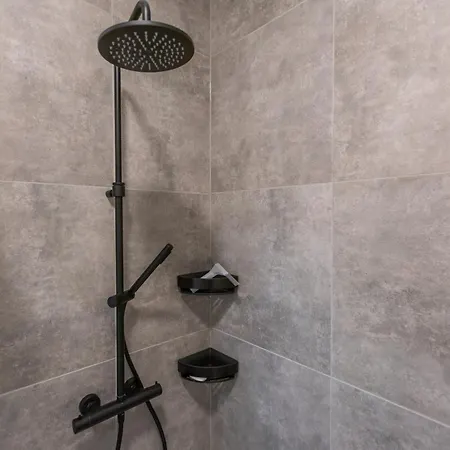 Elisabeth - Troon 17-205 *